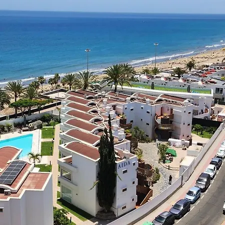 Playa Del Ingles. Al Lado Del Oceano *